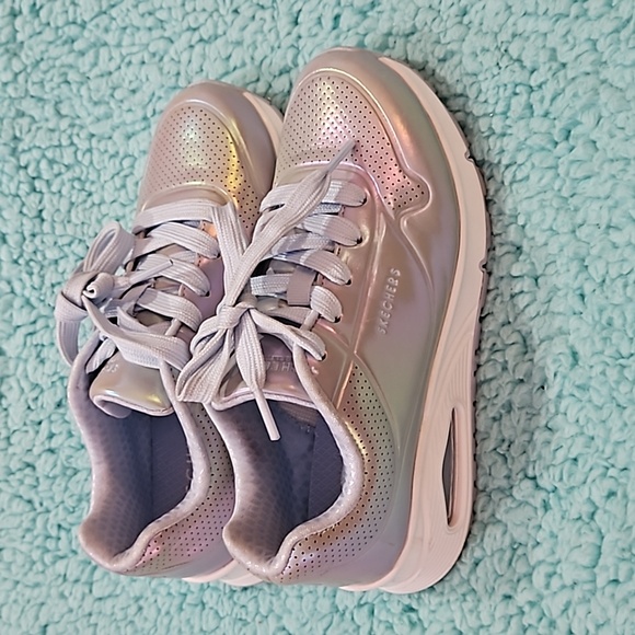 Sketchers - Picture 2 of 5